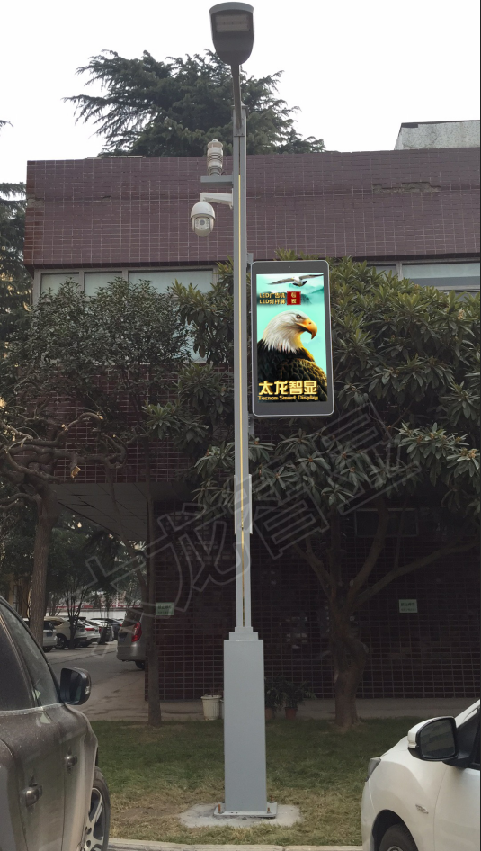 鄭州歐麗工業(yè)園采用太龍智顯P4型號單面LED燈桿屏，完成數(shù)字信息升級
