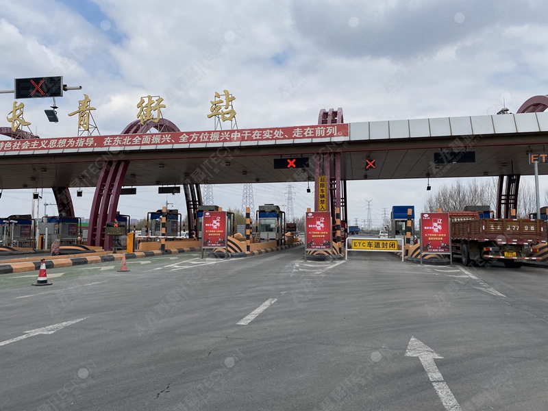 LED廣告機(jī)-戶(hù)外智能廣告機(jī)11.jpg