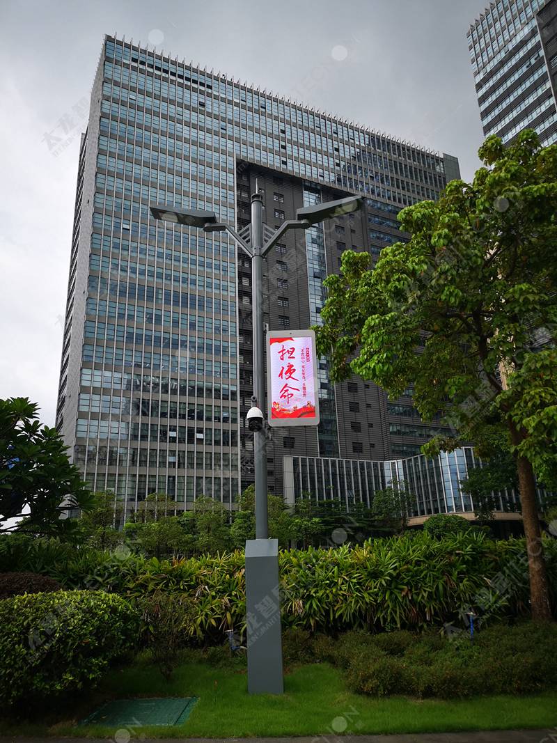 無(wú)線電集團(tuán)平云廣場(chǎng)5g智慧燈桿LED燈桿屏1