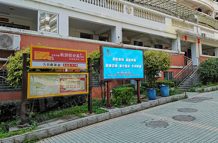 福建泉州小區(qū)戶外LED廣告機.png